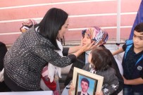 ZİYARETÇİLER - HDP Önündeki Ailelere Destek Ziyareti