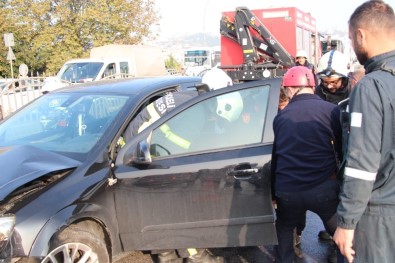 Kaza Yapan Aracın Kopardığı Bariyer Kazaya Neden Oldu