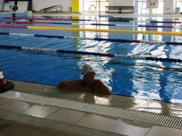 İZMIR ADLI TıP KURUMU - Şampiyon Sporcu İzmir'deki Evinde Ölü Bulundu