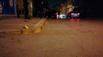 MUAMMER AKSOY - Sokak Ortasında Abi Kardeşe Silahlı Saldırı Açıklaması 1 Ölü, 1 Yaralı
