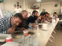 25 Porsiyon Döneri Yemek İçin Yarıştılar