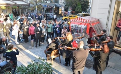 Adıyaman Filarmoni Orkestrası İstanbul'da Cadde Konseri Verdi