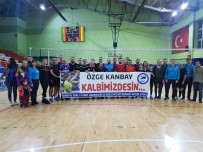 FUTBOL HAKEMİ - Artvin'de Kansere Set Çek Turnuvasında Özge Kanbay Afişiyle Maça Çıktılar