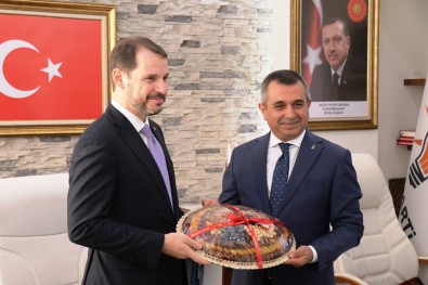 Bakan Albayrak'tan AK Parti'ye Ziyaret