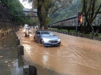 SARIYER ÇAYIRBAŞI - Beykoz Ve Sarıyer'de Yollar Göle Döndü