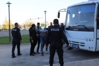 SAĞLIK EKİBİ - Karaman'da 1'İ Polis 2 Kişinin Yaralandığı Silahlı Kavgada 2 Tutuklama