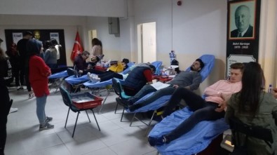 Manisa Büyükşehir Belediyesi Gençleri Kan Bağışı Yaptı