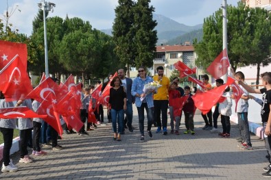 Milli Boksör Güneri Yenice'de Öğrencilerle Buluştu