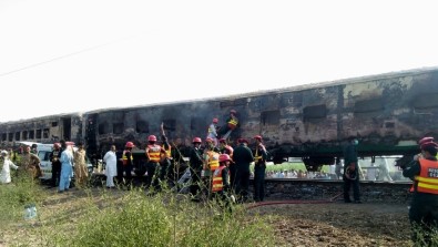 Pakistan'da Tren Yangını Faciası Açıklaması 62 Ölü