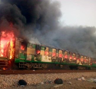 Pakistan'daki Tren Faciasında Ölü Sayısı 73'E Yükseldi