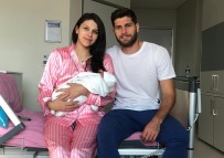 KIZ ÇOCUĞU - Sivassporlu Futbolcu Cem Özdemir, Baba Oldu