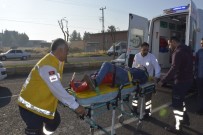 SANAYİ SİTESİ - Siverek'te Pikabın Çarptığı Simitçi Ağır Yaralandı