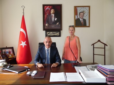 Sokakta Kalan İngiliz Kadına Türkiye Sahip Çıktı