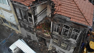 Üsküdar'da Eski Binada Kısmi Çökme Meydana Geldi