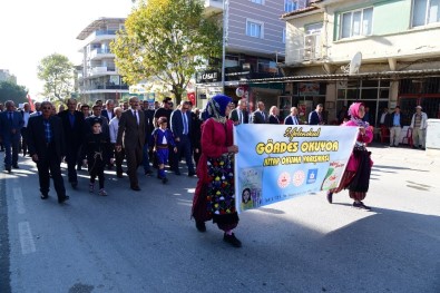 Vali Deniz '5. Geleneksel Gördes Okuyor' Yarışmalarının Açılışına Katıldı