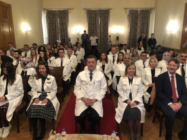 Öğretmenlere yeni önlük!