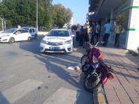ÖĞRENCİ SERVİSİ - Antalya'da Motosiklet Kazası Açıklaması 2 Yaralı