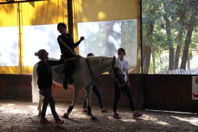 Atlı Terapi, Engelli Çocukların Yüzünü Güldürdü