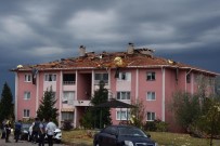 ŞİDDETLİ RÜZGAR - Fırtına Apartman Çatısını Uçurdu