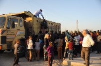 TARIM İŞÇİSİ - Öğrencilerden Tarım İşçilerine Giysi Yardım