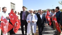 TURGAY GÜLENÇ - Şehit Aileleri Türk Bayrakları Ve Güllerle Karşılandı