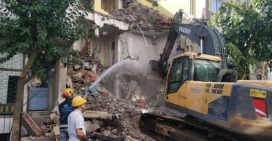 Sultangazi'de Riskli Binaların Tespit Çalışmaları Sürüyor