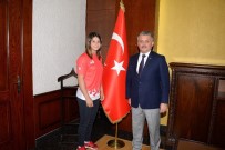 DÜNYA ŞAMPİYONU - Vali Yazıcı'dan Dünya Şampiyonuna Ödül