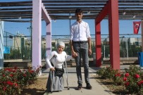 TEKSTİL İŞÇİSİ - Aralarındaki 83 Santimetrelik Boy Farkı Aşklarına Engel Olamadı