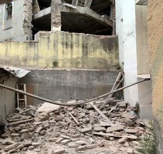 Beyoğlu'nda 4 Katlı Metruk Bina Çöktü