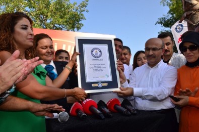 Dünya 'Şişte Et Pişirme' Rekoru 233 Metrelik Et Şişle Adana'nın Oldu