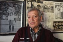 AHMET UZER - Futbol Tarihini Kendi Kıraathanesinde Yaşatıyor