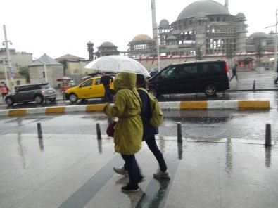 İstanbul Valiliğinden Sağanak Yağış Uyarısı