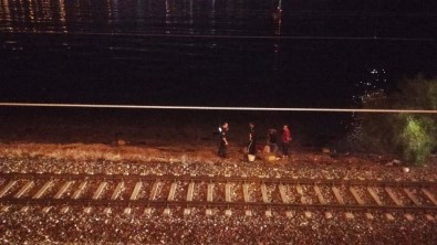 İzmir'de Trenin Çarptığı Vatandaş Hayatını Kaybetti