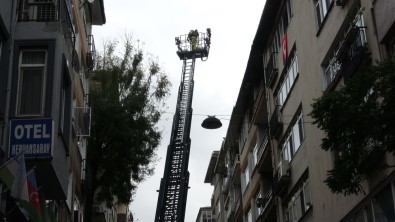 Kadıköy'de 5 Katlı Bina Alev Alev Yandı