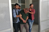 Kavgayı Ayırmak İsterken İki Kişiyi Bıçakladı