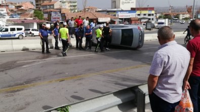 Kaza Yapan Otomobilin Sürücüsü Yaralandı