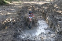 Motokros Yarışması Nefes Kesti