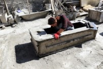 (Özel) Baba Mesleğinin Yok Olmaması İçin Mezar Ustası Oldu