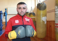 Sabah Hamur Açtığı Ellerle Akşam Kum Torbası Dövüyor!