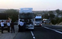 Şanlıurfa'da Askeri Otobüs İle Tır Çarpıştı Açıklaması 16 Asker Yaralı