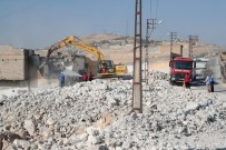 Şanlıurfa'da Kale Eteğinde Yıkım Çalışmaları Sürüyor