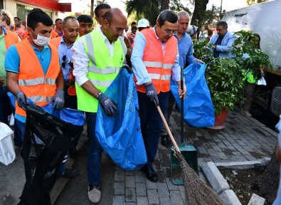 Soyer Ve Batur, Gıda Çarşısı'ndaki Temizlik Çalışmalarına Katıldı