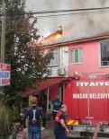 AKPINAR MAHALLESİ - Tokat'ta Ekmek Fırınının Bacası Yangına Sebep Oldu