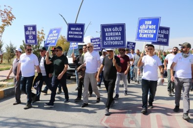 Van Gölü'nün Kirliliğine Dikkat Çekmek İçin 500 Kilometre Yürüdüler
