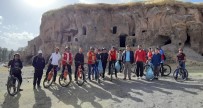 BİSİKLET TURU - Ahlat'ta 'Sosyal Medyadan Sosyal Meydana' Projesi