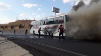 BEŞPıNAR - Alev Alan Otobüsten Son Anda Kurtuldular