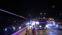 Ani Fren Yapan Tırdaki Turşu Bidonları Yola Saçıldı