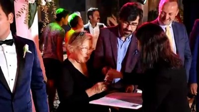 Eski Bakanlardan İmren Aykut, Bodrum'da Nikah Şahitliği Yaptı