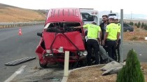 HALIL KıLıÇ - Gaziantep'te Trafik Kazası Açıklaması 12 Yaralı