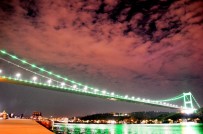 İstanbul'un Simgeleri 'Serebral Palsi' İçin Yeşile Büründü